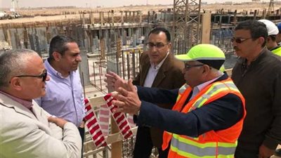 وزير الإسكان يتفقد مشروعات المرافق وكورنيش العلمين الجديدة