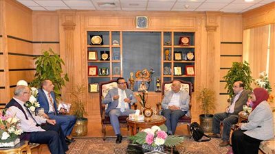 جامعة المنصورة تبحث تحويل البحوث لمنتجات تطبيقية