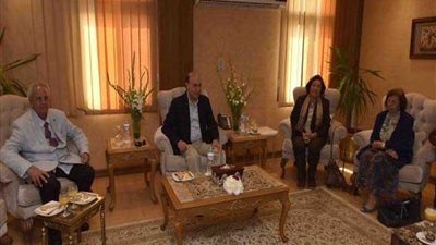 مميش يستقبل وفدًا من 