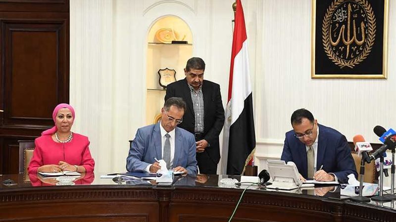 وزير الإسكان والسفير