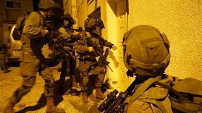 اعتقال إسرائيليين باعا أسلحة الجيش لفلسطينيين