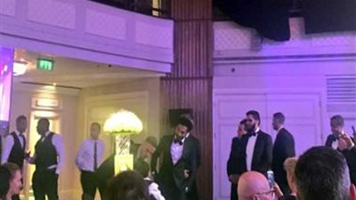 «صلاح» يُحقق أمنية طفل مريض في حفل لاعب العام