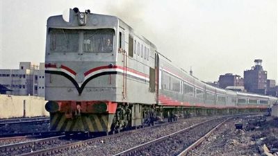 السكة الحديد: وفاة شخصين بعد اصطدام دراجة بخارية بقطار في نجع حمادي