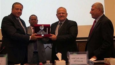 هشام عزمي يشهد افتتاح مؤتمر المكتبات بجامعة القاهرة