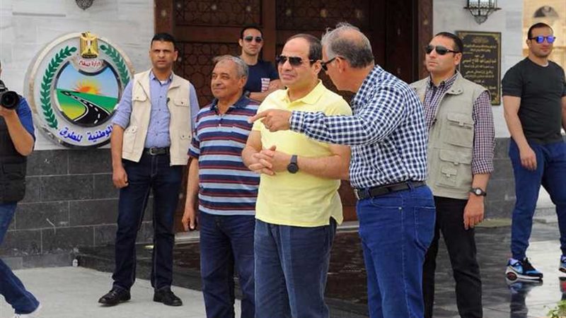 الرئيس السيسي يعرب