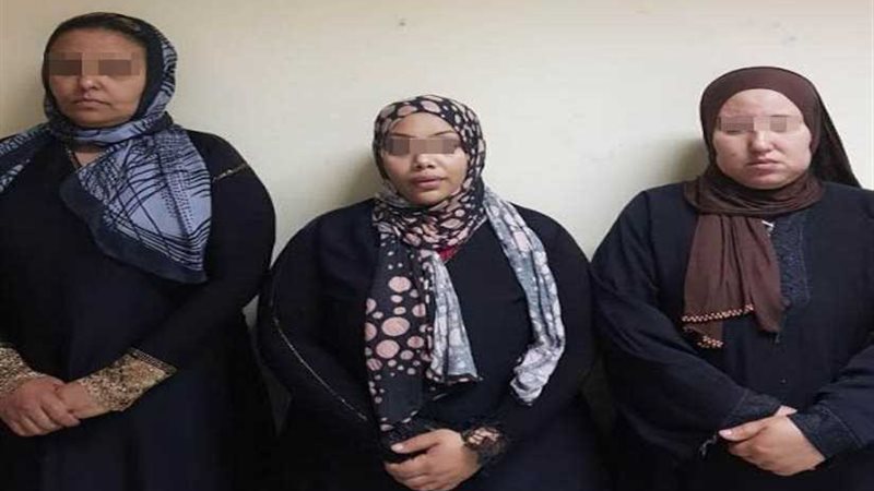 ضبط 3 سيدات نصبن