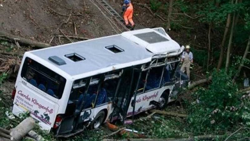 مقتل 30 شخصا في سقوط