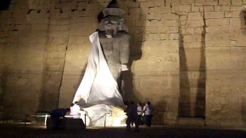 إزاحة الستار عن تمثال