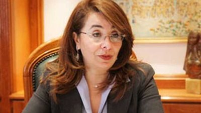 برامج الحماية في لقاء وزيرة التضامن ومحافظ الوادي