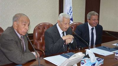 وزير الرياضة يبحث مع 