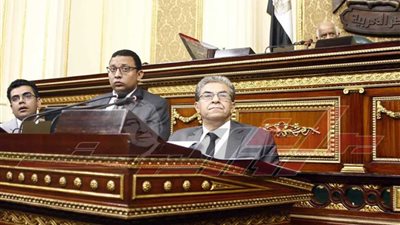 وزير البيئة يطالب البرلمان بزيادة ميزانية قطاع النظافة