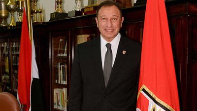 الخطيب يهنئ جماهير الأهلي أثناء رحلته العلاجية