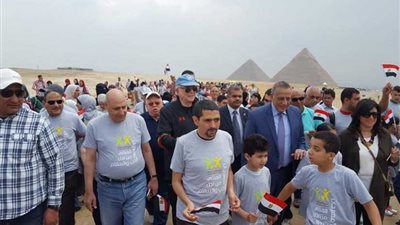 محافظ الجيزة يشارك ذوي الاحتياجات الخاصة مهرجانًا للمشي بمنطقة الأهرامات