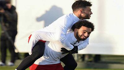 «صلاح» يؤازر «تشامبرلين»: أثق في عودتك أقوى من السابق