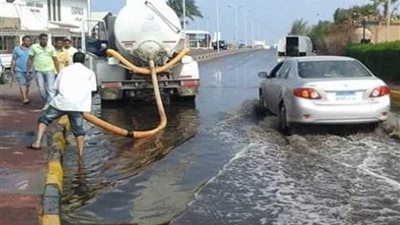 الوزراء.. جميع محطات الوقود تعمل حاليا وجاري شفط مياه الأمطار من المناطق المتضررة