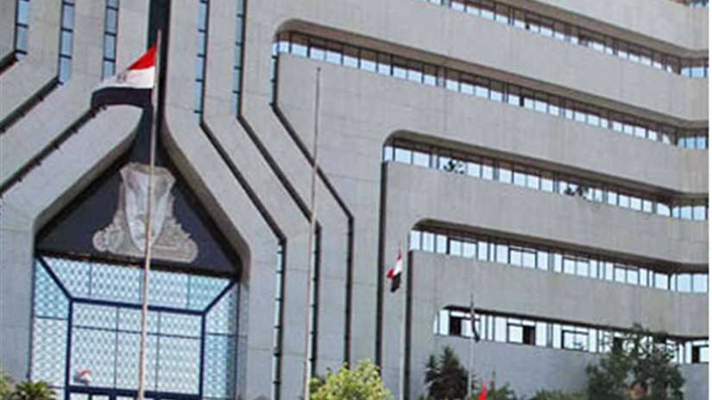 لوحة إعلانية تقتل