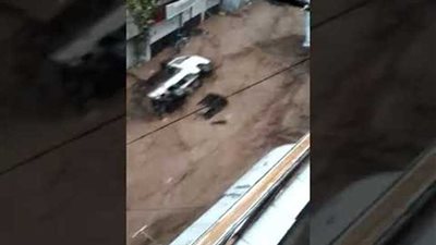 سيول في دمشق تجرف المارة والسيارات 