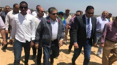 وزير البيئة: إنشاء ملاعب كرة وحدائق عامة فوق مدفن السادات