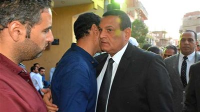 اللواء هشام آمنة يقدم واجب العزاء لأسرة الشهيد الرائد أحمد فوزي زيد