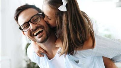 دراسة: الآباء الذين لديهم بنات عمرهم طويل