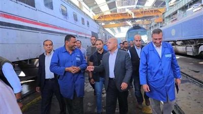 وزير النقل يتابع أعمال عمرات وصيانة جرارات GE والهنشل الألماني