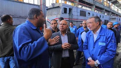 وزير النقل: تطوير 90 عربة سكة حديد إسباني مكيفة