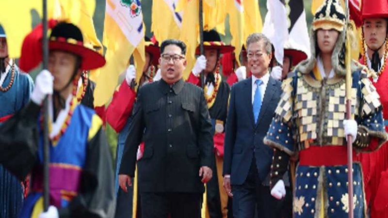 زعيما الكوريتين يغرسان