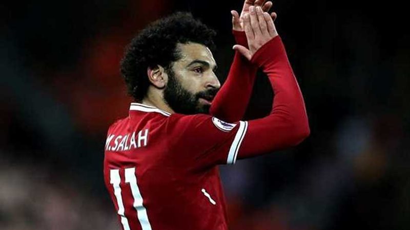 محمد صلاح يوجِّه