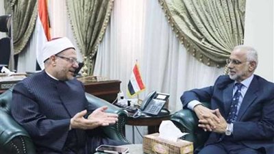 مفتي الجمهورية يستقبل سفير سلطنة عمان بالقاهرة لتوديعه قبيل مغادرته لتسلم مهام منصبه الجديد