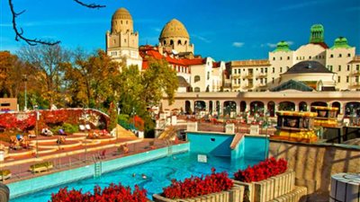 حمامات سيشيني المعدنية.. أشهر الينابيع الساخنة العلاجية