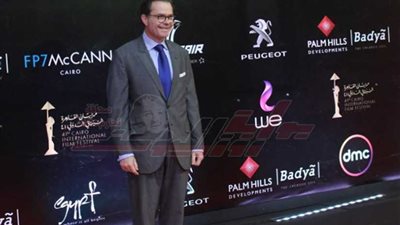 بالصور.. السفير الفرنسي بمصر يزور مهرجان القاهرة السينمائي