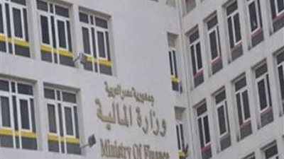 المالية تنفي تطبيق ضريبة القيمة المضافة على مدخلات صناعة الأدوية