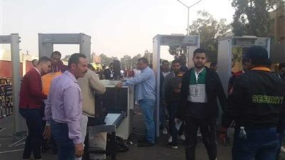 الجماهير المصرية تتوافد على استاد القاهرة لدعم 