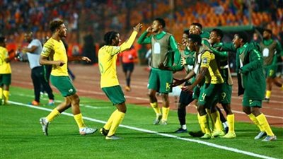 بعد دعمهم ضد غانا..منتخب جنوب إفريقيا يحتفل مع الجماهير المصرية بالتأهل
