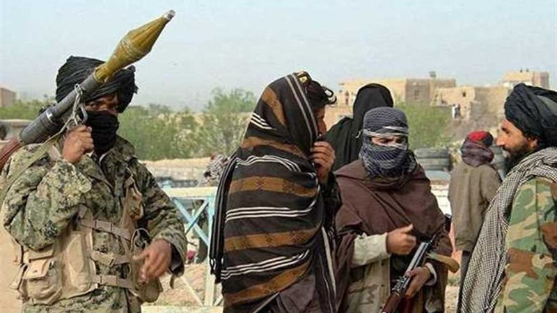 طالبان تفرج عن 10