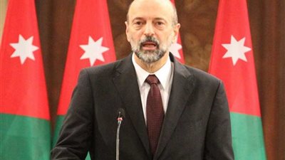 رئيس الوزراء الأردني يبحث مع مسؤول بـ 