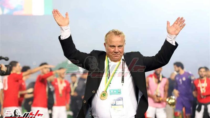 غريب أفضل مدرب..