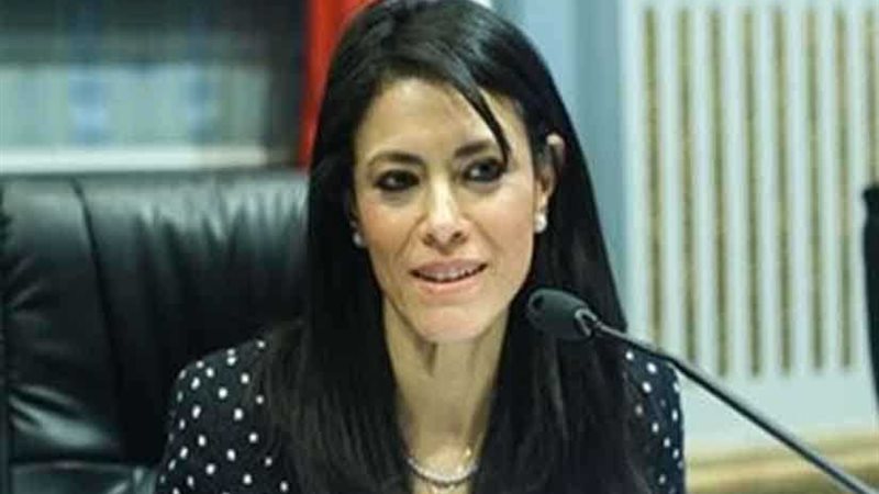 وزيرة السياحة تبحث