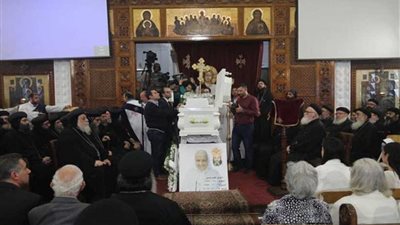 أعضاء المجمع المقدس يشاركون فى صلوات تجنيز تاسوني أنجيل