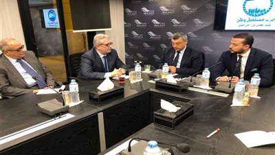 الجارحي يترأس اجتماع أمانة الطاقة بحزب 