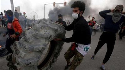 محتجون يقطعون الطرق الرئيسية في البصرة لليوم الثالث على التوالي