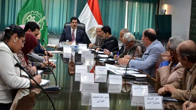 محافظ القليوبية يناقش