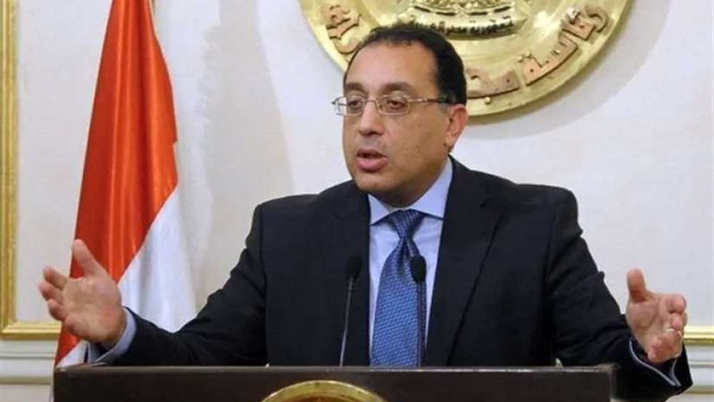 رئيس الوزراء يستعرض