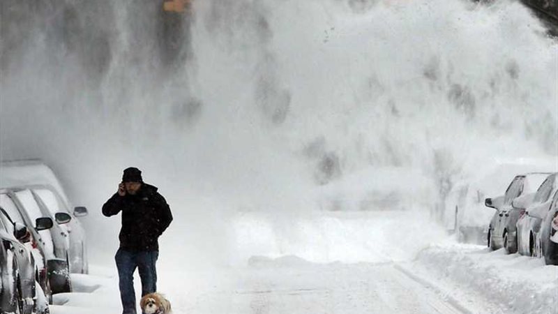 عاصفتان تنسفان احتفال