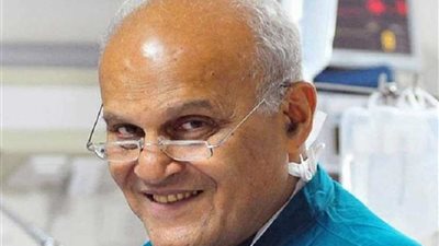 أسوان تحتفل بإزاحة الستار عن تمثال الجراح العالمى مجدى يعقوب