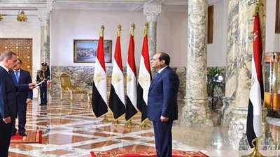 موجز الرابعة ... المحافظون الجدد ونوابهم يؤدون اليمين الدستورية أمام الرئيس السيسي