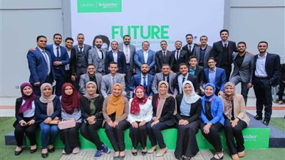 شنايدر إلكتريك مصر تستقبل الطلاب الفائزين في مسابقة دعم مشروعات التخرج بكليات الهندسة