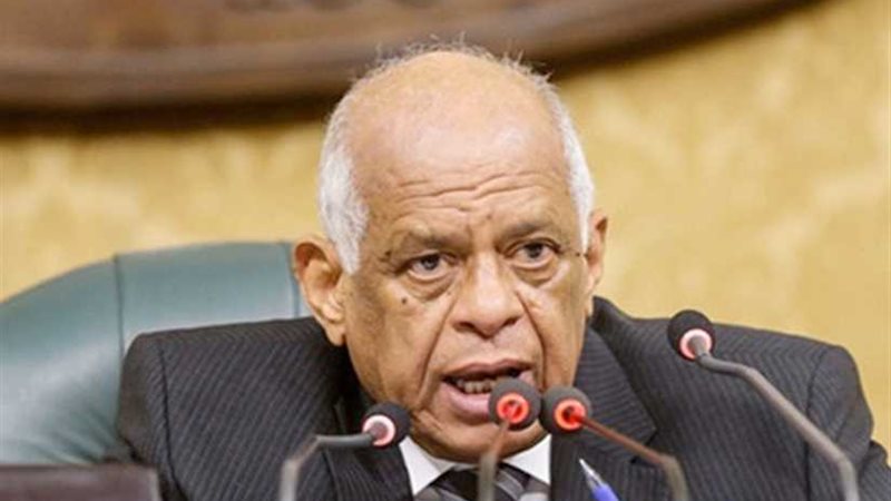 عبدالعال يبحث مع