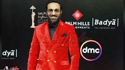 بدلة أحمد فهمي الحمراء تخطف الأنظار في ختام القاهرة السينمائي
