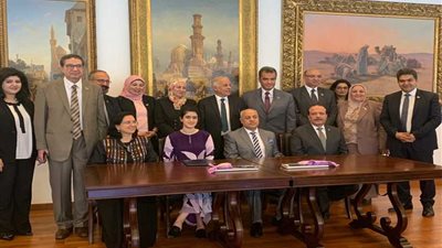 وزير التعليم العالي يستعرض تقريرًا حول زيارة الوفد المصري للجامعات الماليزية